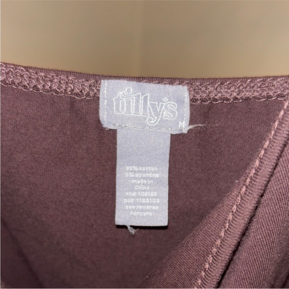 Set of Two Tank Tops Size Medium - Picture 7 of 7